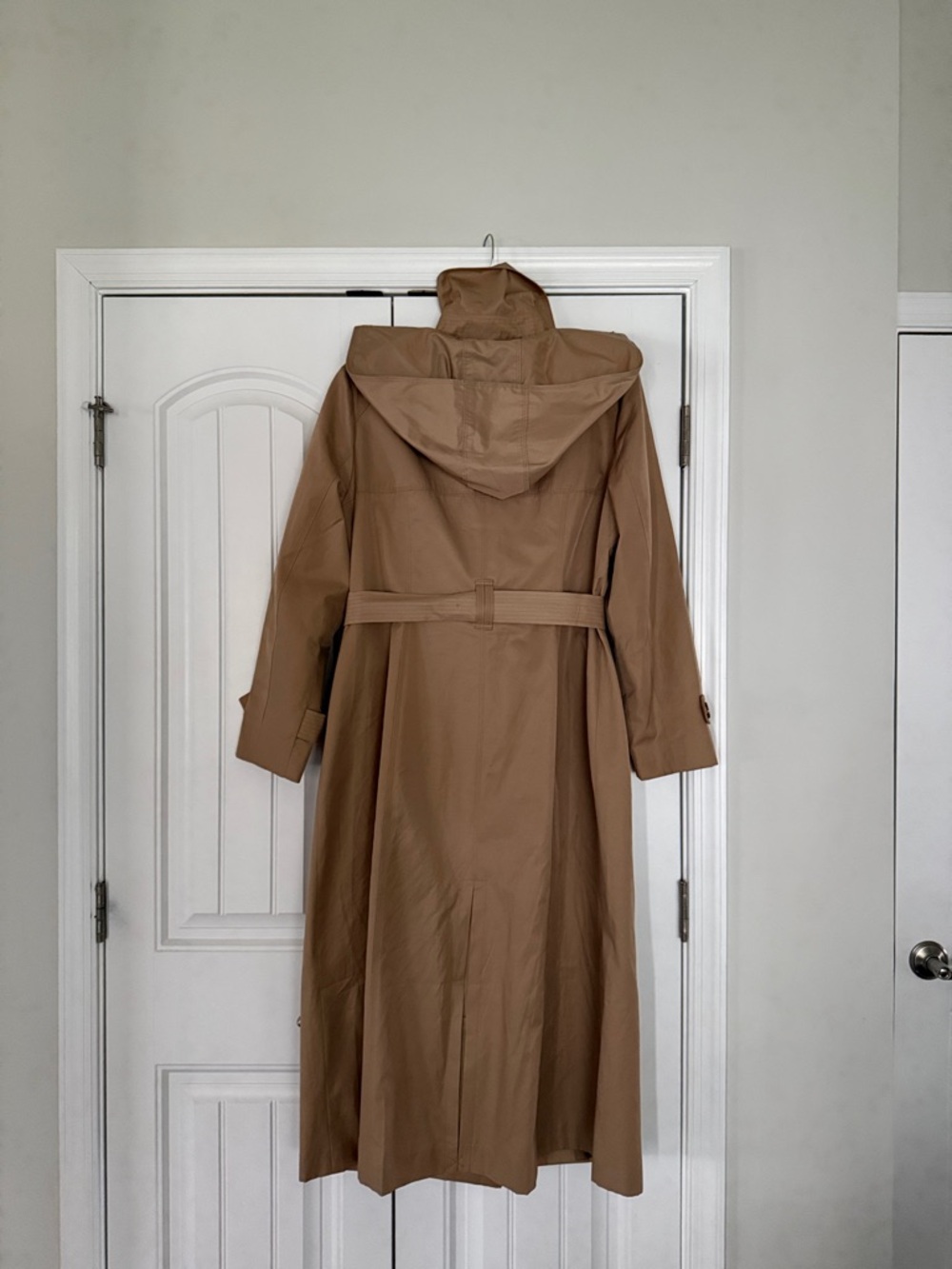 London Fog Classic Tan Trench Coat with Belt - Picture 3 of 3
